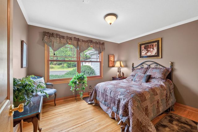 9923 Brookside Circle, Bloomington, MN 55431