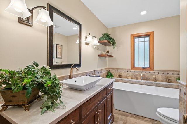 9923 Brookside Circle, Bloomington, MN 55431