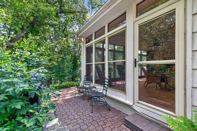 9923 Brookside Circle, Bloomington, MN 55431
