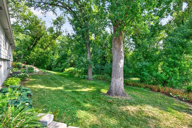 9923 Brookside Circle, Bloomington, MN 55431
