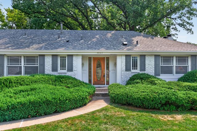 9923 Brookside Circle, Bloomington, MN 55431