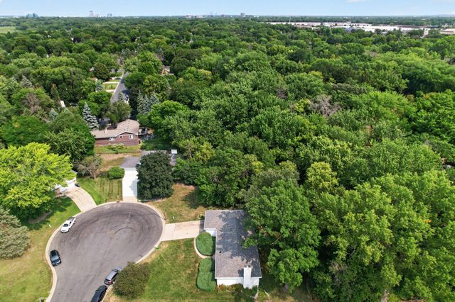 9923 Brookside Circle, Bloomington, MN 55431