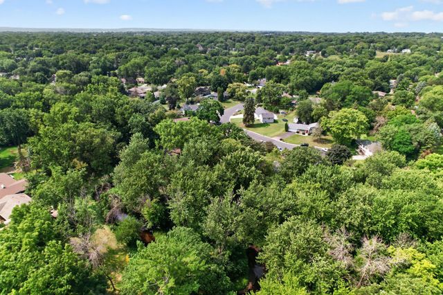 9923 Brookside Circle, Bloomington, MN 55431