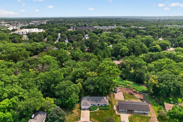 9923 Brookside Circle, Bloomington, MN 55431