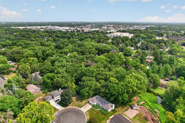 9923 Brookside Circle, Bloomington, MN 55431