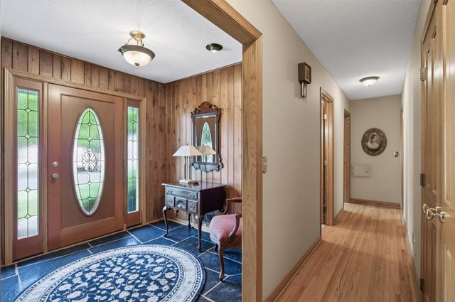 9923 Brookside Circle, Bloomington, MN 55431