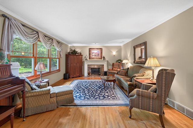 9923 Brookside Circle, Bloomington, MN 55431
