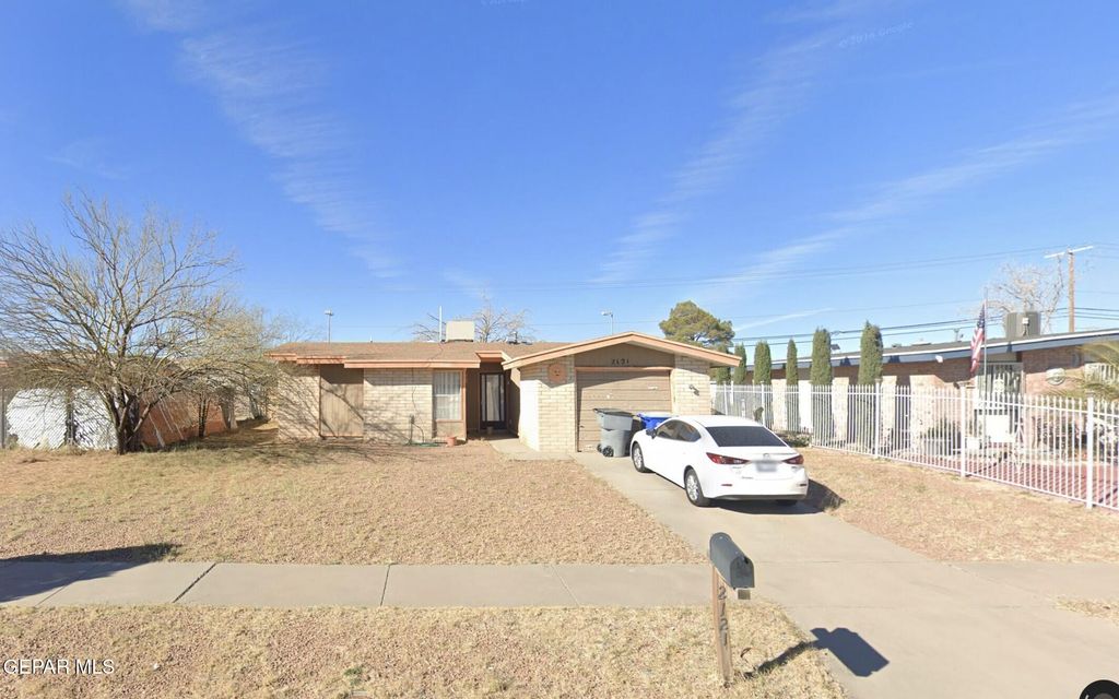 2121 LAKE OMEGA Street, El Paso, TX 79936