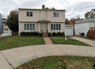 41 Avon Road, Hewlett, NY 11557