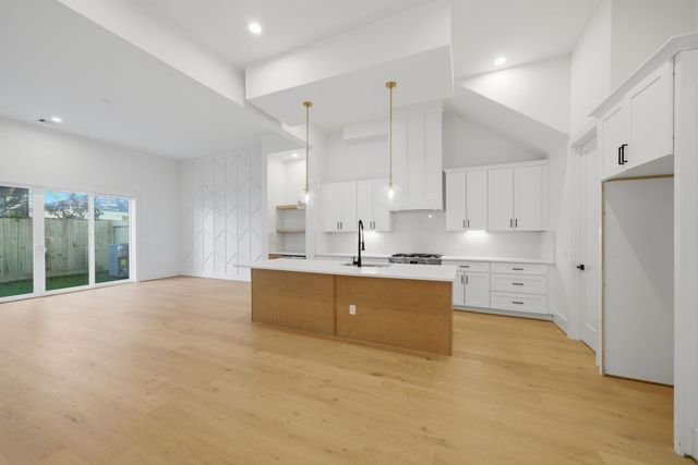 837 W 25th Street, Houston, TX 77008