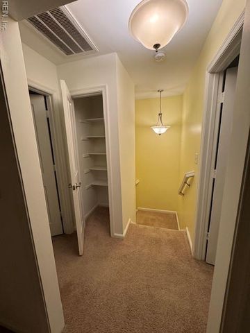 1612 Halesworth LN, Virginia Beach, VA 23456