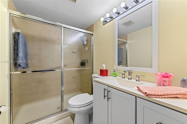 812 Sky Pine Way C2, Green Acres, FL 33415
