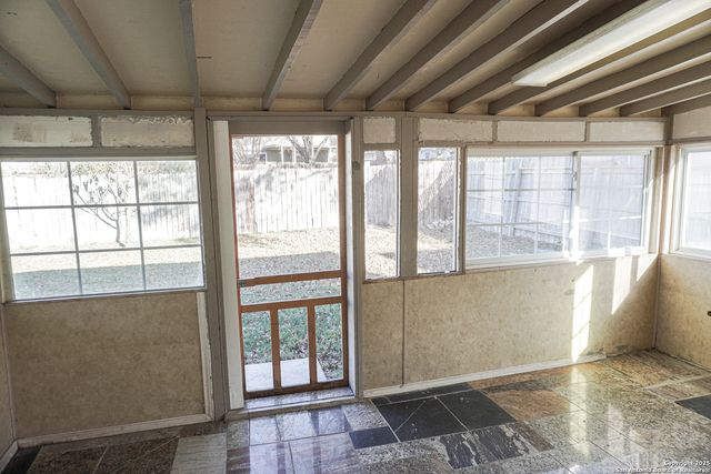 189 Meadowland, Universal City, TX 78148