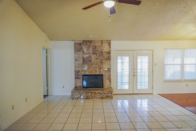 189 Meadowland, Universal City, TX 78148