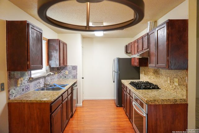 189 Meadowland, Universal City, TX 78148