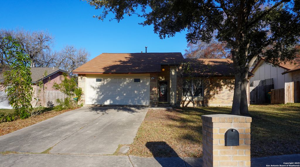 189 Meadowland, Universal City, TX 78148