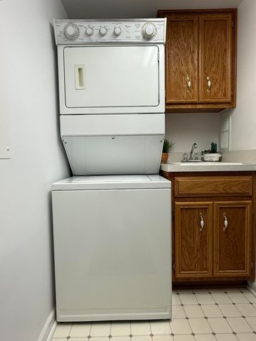 908 Swan Drive 2d, Dyer, IN 46311