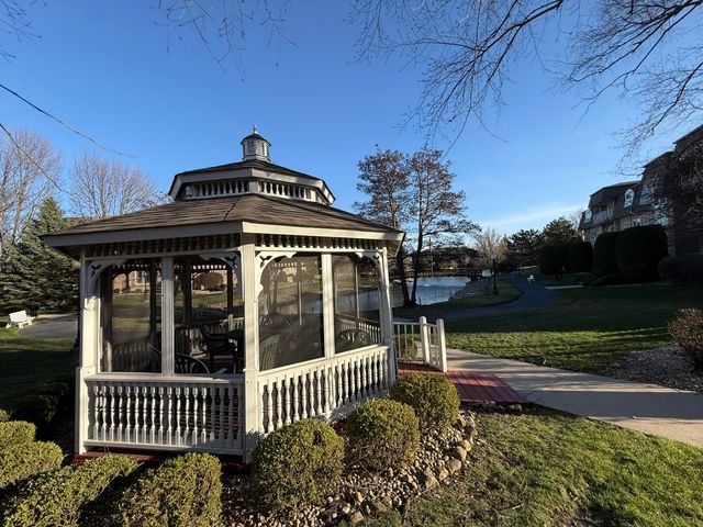 908 Swan Drive 2d, Dyer, IN 46311