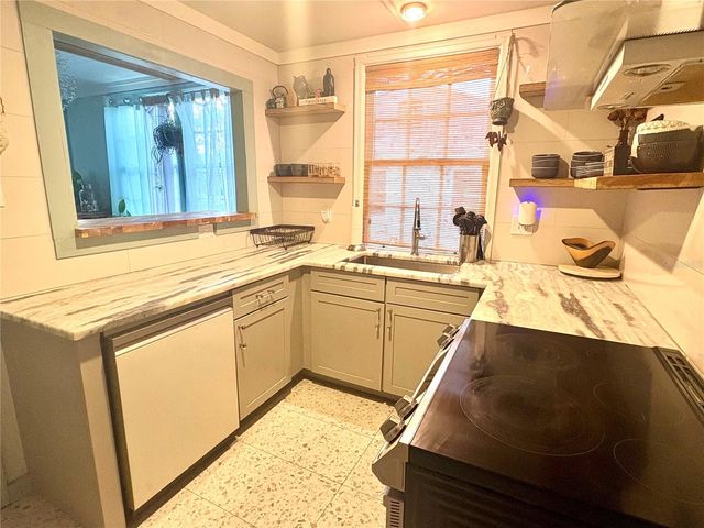 2830 48TH STREET S, Gulfport, FL 33711