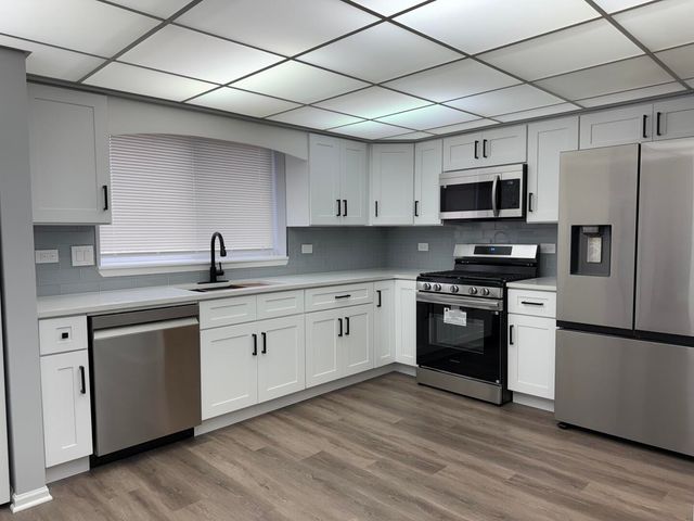 18245 66th Court 2B, Tinley Park, IL 60477