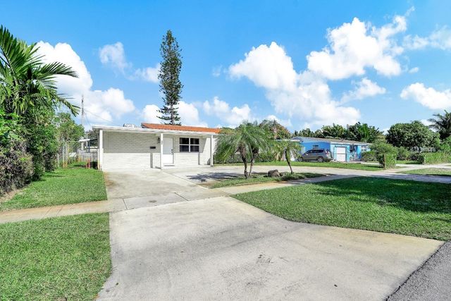 341 NW 37th Street, Deerfield Beach, FL 33064