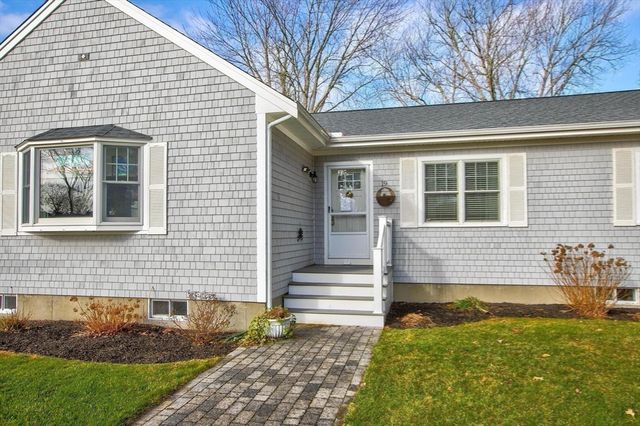 19 Datewood St, Wareham, MA 02571