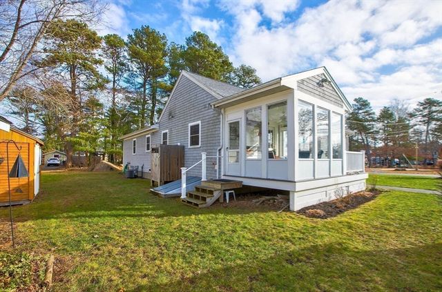 19 Datewood St, Wareham, MA 02571