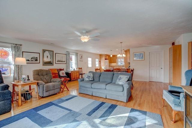 19 Datewood St, Wareham, MA 02571