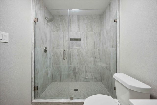 5206 Willow Glen Drive, Houston, TX 77033