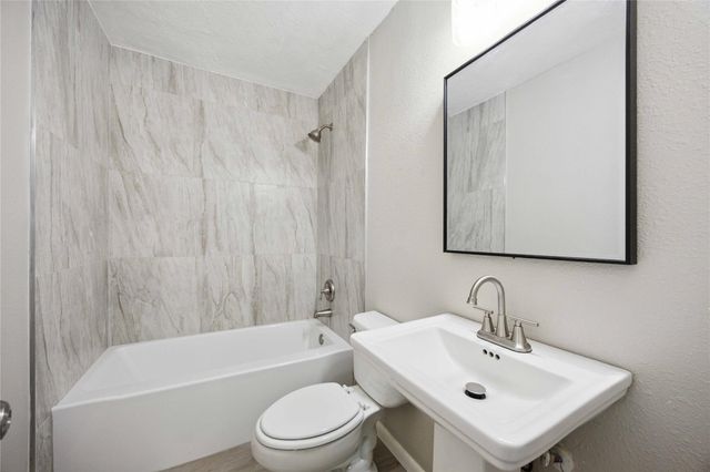 5206 Willow Glen Drive, Houston, TX 77033