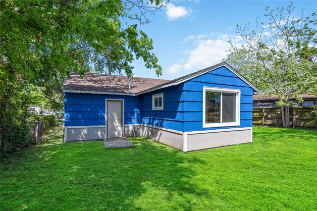 5206 Willow Glen Drive, Houston, TX 77033