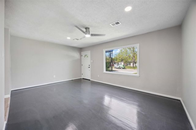 5206 Willow Glen Drive, Houston, TX 77033