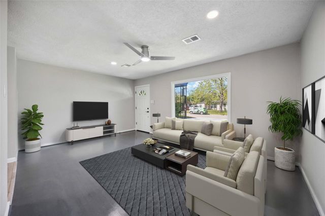 5206 Willow Glen Drive, Houston, TX 77033