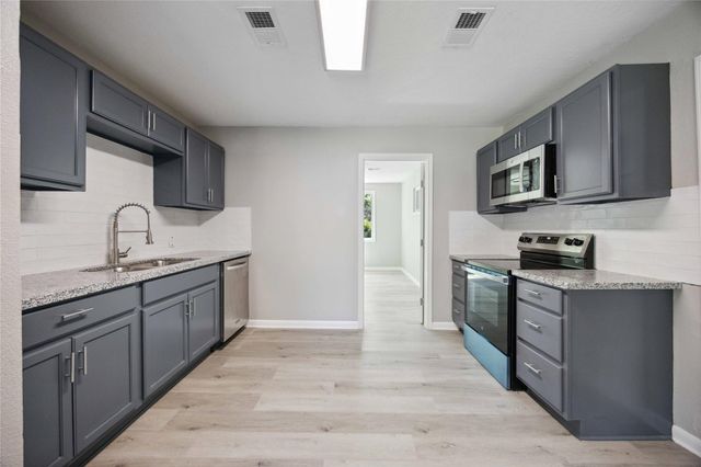 5206 Willow Glen Drive, Houston, TX 77033