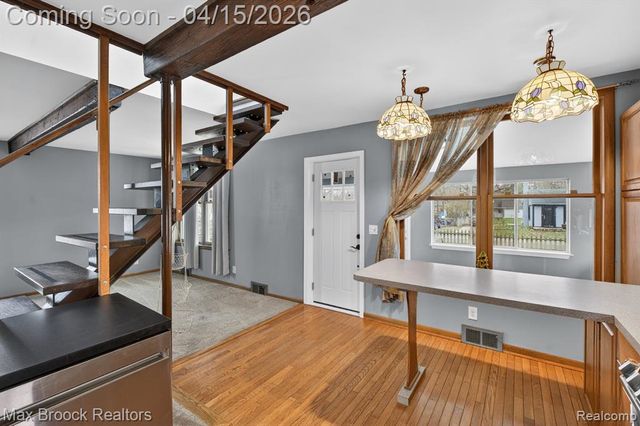 9024 Mandon Road, White Lake, MI 48386