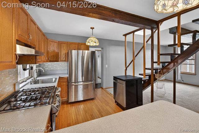 9024 Mandon Road, White Lake, MI 48386