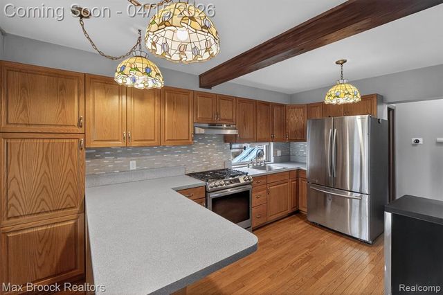 9024 Mandon Road, White Lake, MI 48386