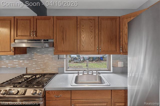 9024 Mandon Road, White Lake, MI 48386