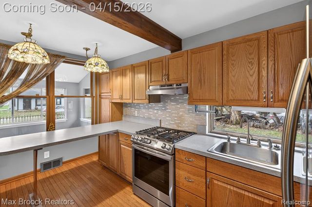 9024 Mandon Road, White Lake, MI 48386