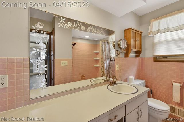 9024 Mandon Road, White Lake, MI 48386