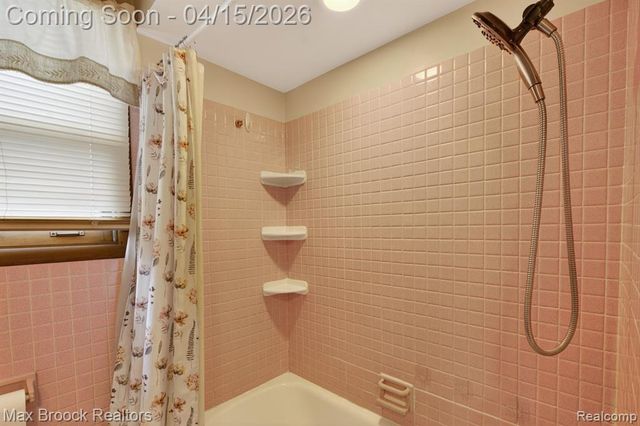 9024 Mandon Road, White Lake, MI 48386