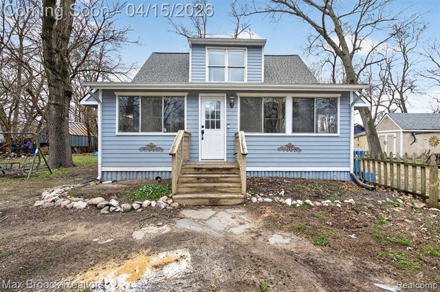 9024 Mandon Road, White Lake, MI 48386