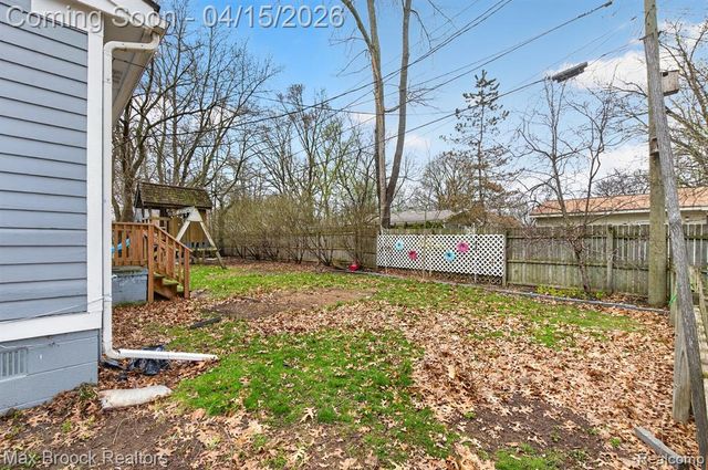 9024 Mandon Road, White Lake, MI 48386