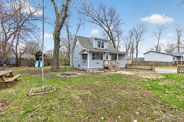 9024 Mandon Road, White Lake, MI 48386