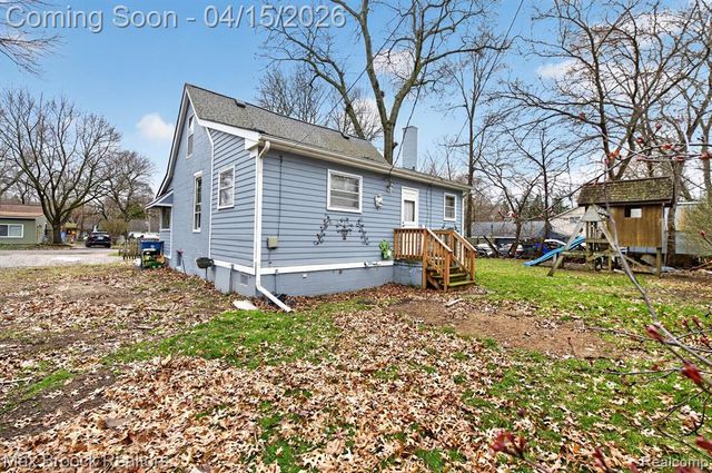 9024 Mandon Road, White Lake, MI 48386