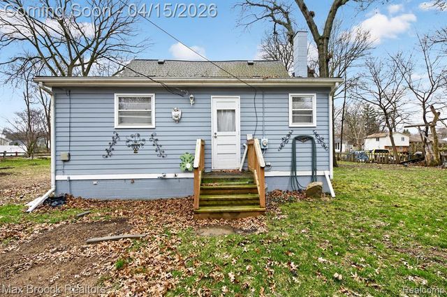 9024 Mandon Road, White Lake, MI 48386