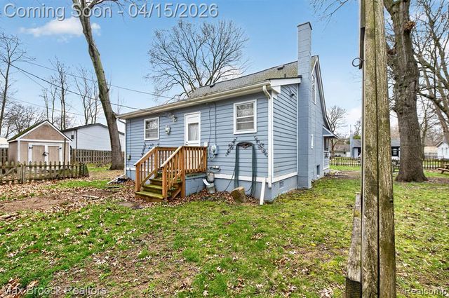 9024 Mandon Road, White Lake, MI 48386