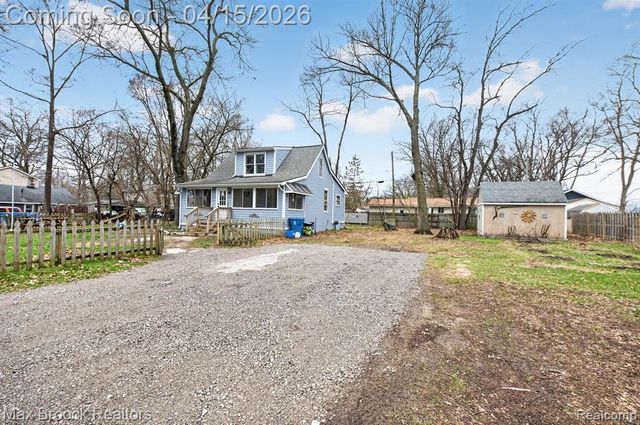 9024 Mandon Road, White Lake, MI 48386