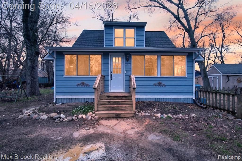 9024 Mandon Road, White Lake, MI 48386