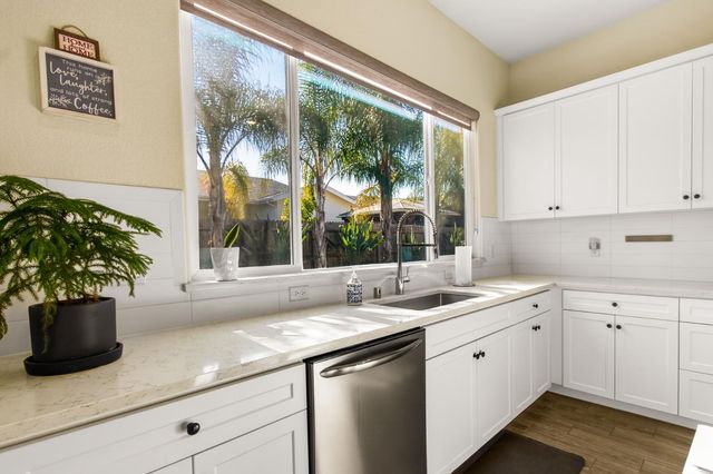 2396 Aviles Dr, Merced, CA 95340